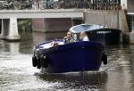 Amsterdam 13 mei 2017 
Prins Berenhard jr aan het varen in zijn waterdream sloep (boot) met zijn dochter Isabella en haar vriendinnen op de grachten van Amsterdam. Tijdens het varen regent het behoorlijk.