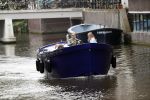 Amsterdam 13 mei 2017 
Prins Berenhard jr aan het varen in zijn waterdream sloep (boot) met zijn dochter Isabella en haar vriendinnen op de grachten van Amsterdam. Tijdens het varen regent het behoorlijk.