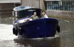 Amsterdam 13 mei 2017 
Prins Berenhard jr aan het varen in zijn waterdream sloep (boot) met zijn dochter Isabella en haar vriendinnen op de grachten van Amsterdam. Tijdens het varen regent het behoorlijk.