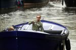 Amsterdam 13 mei 2017 
Prins Berenhard jr aan het varen in zijn waterdream sloep (boot) met zijn dochter Isabella en haar vriendinnen op de grachten van Amsterdam. Tijdens het varen regent het behoorlijk.