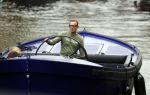 Amsterdam 13 mei 2017 
Prins Berenhard jr aan het varen in zijn waterdream sloep (boot) met zijn dochter Isabella en haar vriendinnen op de grachten van Amsterdam. Tijdens het varen regent het behoorlijk.