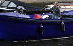 Amsterdam 13 mei 2017 
Prins Berenhard jr aan het varen in zijn waterdream sloep (boot) met zijn dochter Isabella en haar vriendinnen op de grachten van Amsterdam. Tijdens het varen regent het behoorlijk.