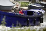 Amsterdam 13 mei 2017 
Prins Berenhard jr aan het varen in zijn waterdream sloep (boot) met zijn dochter Isabella en haar vriendinnen op de grachten van Amsterdam. Tijdens het varen regent het behoorlijk.
