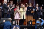 Tilburg 27 april 2017
Koningsdag in tilburg. Aanwezige leden van de koninklijke familie zijn, Koning Willem Alexander Koningin Maxima Prinses Amalia Ariane Alexia, Prins Constantijn prinses Laurentien Prins Maurits Prinses Marilene Prins Bernhard jr Prinses Annette Prins Floris Prinses Aimee Prins Pieter Christiaan en Prinses Anita. Guus Meeuwis en Gers Pardoel zingen ze toe.