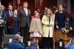 Tilburg 27 april 2017
Koningsdag in tilburg. Aanwezige leden van de koninklijke familie zijn, Koning Willem Alexander Koningin Maxima Prinses Amalia Ariane Alexia, Prins Constantijn prinses Laurentien Prins Maurits Prinses Marilene Prins Bernhard jr Prinses Annette Prins Floris Prinses Aimee Prins Pieter Christiaan en Prinses Anita. Guus Meeuwis en Gers Pardoel zingen ze toe.