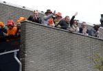 Tilburg 27 april 2017
Koningsdag in tilburg. Aanwezige leden van de koninklijke familie zijn, Koning Willem Alexander Koningin Maxima Prinses Amalia Ariane Alexia, Prins Constantijn prinses Laurentien Prins Maurits Prinses Marilene Prins Bernhard jr Prinses Annette Prins Floris Prinses Aimee Prins Pieter Christiaan en Prinses Anita. Guus Meeuwis en Gers Pardoel zingen ze toe.