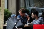 Amsterdam 3 april 2017  
Oscar Aerts met zoontje en Robert de Hoog op terras.