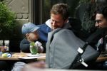 Amsterdam 3 april 2017  
Oscar Aerts met zoontje en Robert de Hoog op terras.