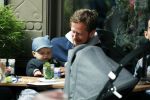 Amsterdam 3 april 2017  
Oscar Aerts met zoontje en Robert de Hoog op terras.