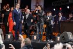 Tilburg 27 april 2017
Koningsdag in tilburg. Aanwezige leden van de koninklijke familie zijn, Koning Willem Alexander Koningin Maxima Prinses Amalia Ariane Alexia, Prins Constantijn prinses Laurentien Prins Maurits Prinses Marilene Prins Bernhard jr Prinses Annette Prins Floris Prinses Aimee Prins Pieter Christiaan en Prinses Anita. Guus Meeuwis en Gers Pardoel zingen ze toe. Roy Donders