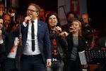 Tilburg 27 april 2017
Koningsdag in tilburg. Aanwezige leden van de koninklijke familie zijn, Koning Willem Alexander Koningin Maxima Prinses Amalia Ariane Alexia, Prins Constantijn prinses Laurentien Prins Maurits Prinses Marilene Prins Bernhard jr Prinses Annette Prins Floris Prinses Aimee Prins Pieter Christiaan en Prinses Anita. Guus Meeuwis en Gers Pardoel zingen ze toe. Roy Donders