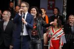 Tilburg 27 april 2017
Koningsdag in tilburg. Aanwezige leden van de koninklijke familie zijn, Koning Willem Alexander Koningin Maxima Prinses Amalia Ariane Alexia, Prins Constantijn prinses Laurentien Prins Maurits Prinses Marilene Prins Bernhard jr Prinses Annette Prins Floris Prinses Aimee Prins Pieter Christiaan en Prinses Anita. Guus Meeuwis en Gers Pardoel zingen ze toe.