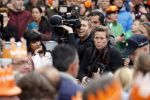 Tilburg 27 april 2017
Koningsdag in tilburg. Aanwezige leden van de koninklijke familie zijn, Koning Willem Alexander Koningin Maxima Prinses Amalia Ariane Alexia, Prins Constantijn prinses Laurentien Prins Maurits Prinses Marilene Prins Bernhard jr Prinses Annette Prins Floris Prinses Aimee Prins Pieter Christiaan en Prinses Anita. Guus Meeuwis en Gers Pardoel zingen ze toe. Sandra Schuurhof met cameraman