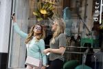 Amsterdam 11 april 2017
Stephanie Tency op terras met een vriendin.