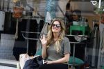 Amsterdam 11 april 2017
Stephanie Tency op terras met een vriendin.