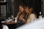 Amsterdam 28 april 2017
Stephanie Tency met vriendinnen gapend op terras