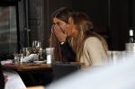 Amsterdam 28 april 2017
Stephanie Tency met vriendinnen gapend op terras