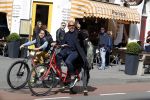 Amsterdam 10 april 2017 
Steve te Pas met zoons op de fiets in Amsterdam