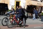 Amsterdam 10 april 2017 
Steve te Pas met zoons op de fiets in Amsterdam