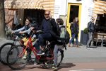 Amsterdam 10 april 2017 
Steve te Pas met zoons op de fiets in Amsterdam
