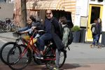 Amsterdam 10 april 2017 
Steve te Pas met zoons op de fiets in Amsterdam