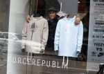 Amsterdam 12 mei 2017
Presentatie kledinglijn Sunnery James bij Four Azzuro op de pc Hooftstraat. Tony Cohen heeft samen met Sunnery collectie gemaakt.