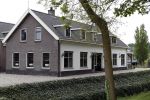 Ouderkerk aan de amstel 10 mei 2017
Heeft Sylvana Simons de boerderij naast de boerderij van Nicolette Kluiver gekocht? (huis)