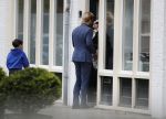Amsterdam Uitdam 23 april 2017
Thijs Romer en zijn vriendin Igone de Jongh ( en haar zoontje) gaan naar het huis van Katja Schuurman om de verjaardag van Semmie te vieren
