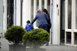 Amsterdam Uitdam 23 april 2017
Thijs Romer en zijn vriendin Igone de Jongh ( en haar zoontje) gaan naar het huis van Katja Schuurman om de verjaardag van Semmie te vieren