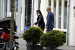Amsterdam Uitdam 23 april 2017
Thijs Romer en zijn vriendin Igone de Jongh ( en haar zoontje) gaan naar het huis van Katja Schuurman om de verjaardag van Semmie te vieren