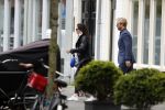 Amsterdam Uitdam 23 april 2017
Thijs Romer en zijn vriendin Igone de Jongh ( en haar zoontje) gaan naar het huis van Katja Schuurman om de verjaardag van Semmie te vieren