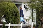 Amsterdam Uitdam 23 april 2017
Thijs Romer en zijn vriendin Igone de Jongh ( en haar zoontje) gaan naar het huis van Katja Schuurman om de verjaardag van Semmie te vieren