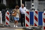 Amsterdam 13 mei 2017  
Tom Egbers en Janke Dekker wandelend en op terras in Amsterdam zuid.