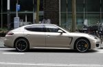 Amsterdam 19 april 2017
Waylon op bezoek bij Joelle Witschge met zijn gouden porsche panamera