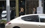 Amsterdam 19 april 2017
Waylon op bezoek bij Joelle Witschge met zijn gouden porsche panamera