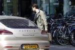 Amsterdam 30 maart 2017
Waylon haalt Joelle Witschge thuis op in zijn porsche panamera.