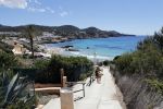 ibiza Cala tarida 1 mei 2017
Wesley Sneijder gaat een club / restaurant openen op het strand van Cala Tarida. Er wordt momenteel verbouwd. Het is hemelsbreed ongeveer 500 meter bij zijn huis / villa vandaan.