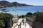 ibiza Cala tarida 1 mei 2017
Wesley Sneijder gaat een club / restaurant openen op het strand van Cala Tarida. Er wordt momenteel verbouwd. Het is hemelsbreed ongeveer 500 meter bij zijn huis / villa vandaan.