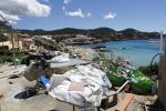 ibiza Cala tarida 1 mei 2017
Wesley Sneijder gaat een club / restaurant openen op het strand van Cala Tarida. Er wordt momenteel verbouwd. Het is hemelsbreed ongeveer 500 meter bij zijn huis / villa vandaan.