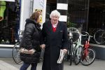 Amsterdam 29 april 2017  
Willibrord Frequin met vriendin op straat in Amsterdam