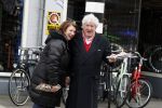 Amsterdam 29 april 2017  
Willibrord Frequin met vriendin op straat in Amsterdam