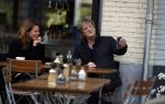 Amsterdam 11 april 2017
Wim Kieft met zijn vriendin op terras.