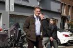 Amsterdam 14 april 2018
Albert Verlinde wandelend op straat in Amsterdam zuid