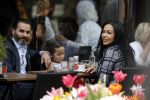Amsterdam 22 april 2018
Amanda Balk met haar verloofde Stavros en dochter op terras.