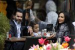 Amsterdam 22 april 2018
Amanda Balk met haar verloofde Stavros en dochter op terras.