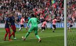 Eindhoven, 15 April 2018
PSV-AJAX, eindstand 3-0 en Landskampioen Seizoen 2017-2018
Andre Onana maakt ruzie Max Wober en Lasse Schone na een tegendoelpunt