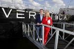 Amsterdam 25 april 2018
Boekpresentatie Erik de Zwart op het oude veronica schip. Erik rijkt het eerste boek uit aan Angela Groothuizen