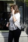 Amsterdam 19 april 2018
Astrid Joosten doet boodschappen op de cornelis schuytstraat
