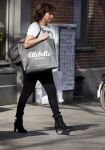 Amsterdam 19 april 2018
Astrid Joosten doet boodschappen op de cornelis schuytstraat