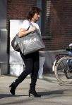 Amsterdam 19 april 2018
Astrid Joosten doet boodschappen op de cornelis schuytstraat